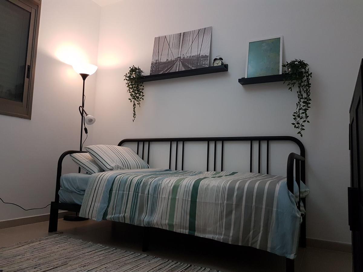 Private Bed/Bathroom In Netanya Exterior foto
