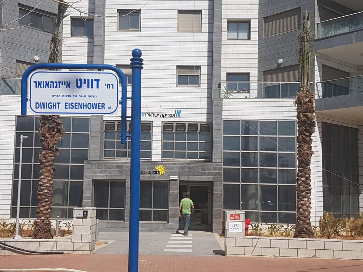 Private Bed/Bathroom In Netanya Exterior foto