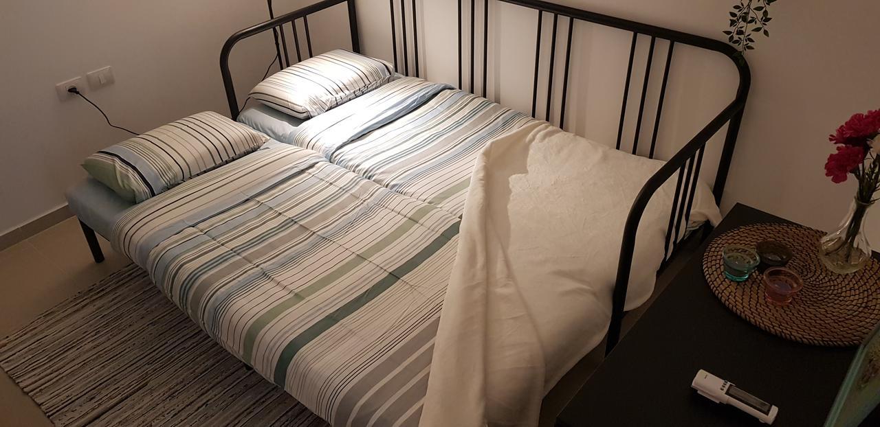Private Bed/Bathroom In Netanya Exterior foto