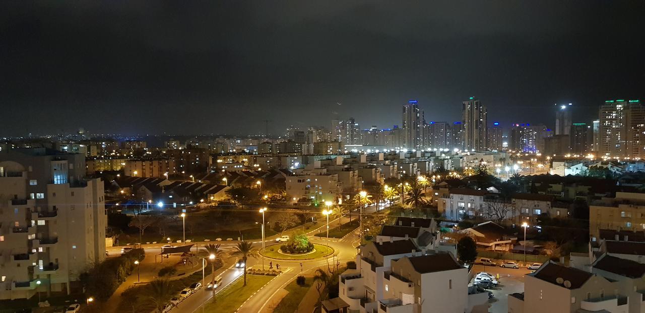 Private Bed/Bathroom In Netanya Exterior foto